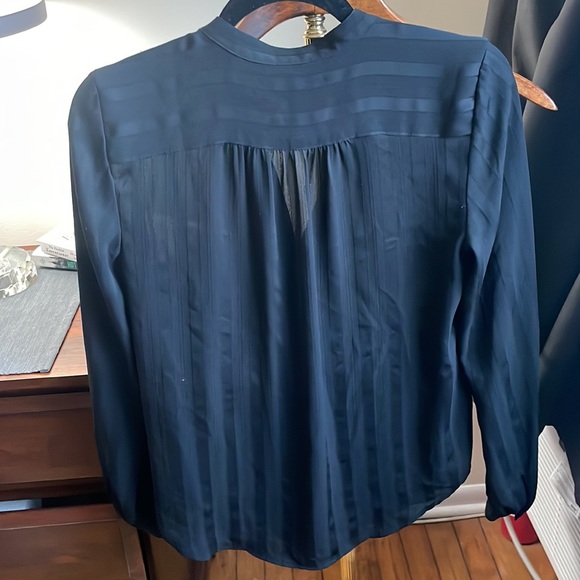 Ann Taylor XS Button-Up - Picture 5 of 5